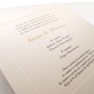 Προσκλητήριο Γάμου: Λεπτομέρεια Κάρτα με γκοφρέ βαθουλωτό πλαίσιο σε χαρτί λείο μεταλλιζέ κρεμ με εκτύπωση κειμένου σε γκρι και χρυσό μελάνι_Κωδικός 5857