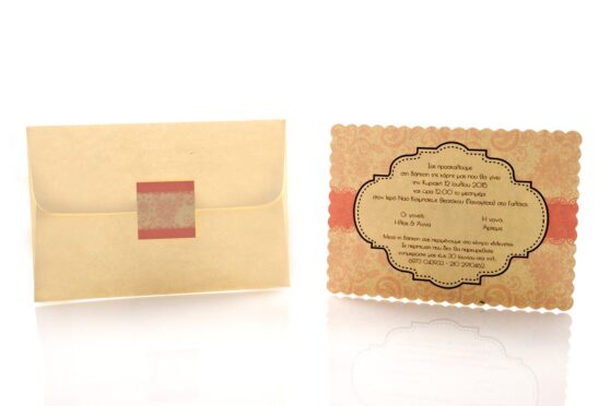 Προσκλητήριο Βάπτισης: Φάκελος διάστασης 12,7x18,8 εκατ. σε χαρτί σε χαρτί γκοφρέ (ανάγλυφο) μπιμπικωτό ζαχαρί 140 γραμ. και Κάρτα κοπτικό με δαντελωτό τελείωμα σε χαρτί λείο κρεμ 250 γραμ. με εκτύπωση μίας όψης μελάνι με θέμα δαντέλα και φάσα_Κωδικός 50537