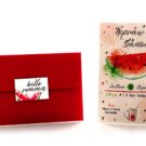 Προσκλητήριο Βάπτισης: Φάκελος διάστασης 12,8x18,8 εκατ. σε χαρτί γκοφρέ (ανάγλυφο) γραμμωτό κόκκινο 160 γραμ., καρτάκι 4x6 εκατ. με θέμα καρπούζι και Κάρτα σε χαρτί γκοφρέ μπιμπικωτό (ανάγλυφο) υπόλευκο 250 γραμ. με εκτύπωση μίας όψης μελάνι και θέμα καρπούζι_Κωδικός 50606