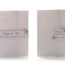 Προσκλητήριο Γάμου: Τρίπτυχο τύπου Pocket folder διάστασης 14,5x21 εκατ. σε χαρτί γκοφρέ (ανάγλυφο) γραμμωτό υπόλευκο 250 γραμ. με εκτύπωση μελάνι σε χρώματα λιλά και θέμα λεβάντα (α) Φάσα σε χαρτί γκοφρέ (ανάγλυφο) γραμμωτό υπόλευκο 250 γραμ. με εκτύπωση μελάνι τα ονόματα και θέμα λεβάντα ή (β) Καρτάκι 6x6 εκατ. με εκτύπωση μελάνι τα ονόματα και θέμα λεβάντα_Κωδικός 5951