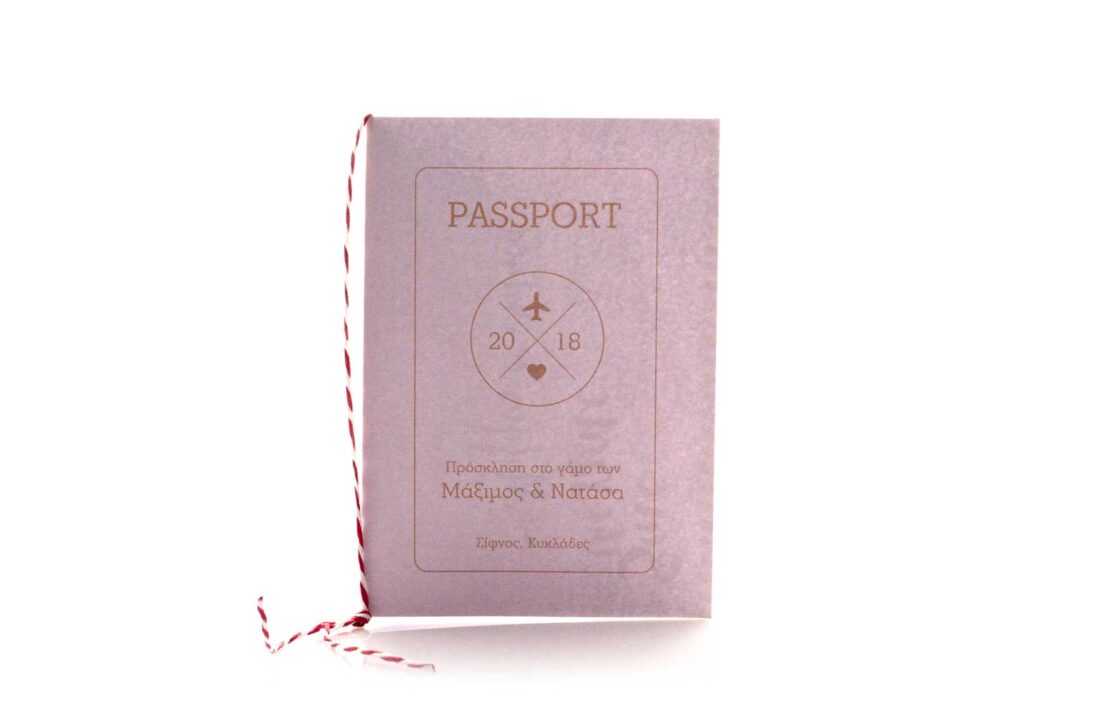 Προσκλητήριο Γάμου: Φάκελος 12,5x17,5 εκατ. σε χαρτί λείο λευκό 150 γραμ. και Δίπτυχο διάστασης 11x15,5 εκατ. σε χαρτί λείο λευκό 250 γραμ. με εκτύπωση μελάνι και Κορδόνι δίκλωνο λευκό – κόκκινο και θέμα διαβατήριο, save the date και εισιτήριο_Κωδικός 5957