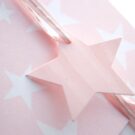 Λεπτομέρεια κοπτικό αστέρι σε χαρτί δερματίνη (σχέδιο νερά) ροζ και Κορδέλα γκρο ροζ_Κωδικός 50621