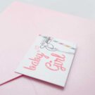 Λεπτομέρεια: Φάκελος μεταλλιζέ ροζ, καρτάκι με θέμα καλαμάκι_Κωδικός 50623