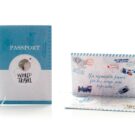 Προσκλητήριο Βάπτισης: Δίπτυχο διάστασης 10,5x15,5 εκατ. σε χαρτί λείο λευκό 250 γραμ. με εκτύπωση μελάνι δύο όψεων και Κορδόνι δίκλωνο λευκό - γαλάζιο και θέμα διαβατήριο, υδρόγειος, αεροπλάνο, τρένο, δακτυλικά αποτυπώματα, βαλίτσα, φωτογραφική μηχανή, γραμματόσημα_Κωδικός 50821