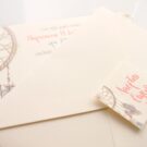 Προσκλητήριο Γάμου: Λεπτομέρεια Φάκελος, Κάρτα και καρτάκι σε χαρτί γκοφρέ (ανάγλυφο) γραμμωτό ζαχαρί με θέμα ονειροπαγίδα_Κωδικός 5924