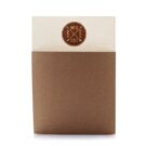 Προσκλητήριο Γάμου: Φάκελος τραβηχτός διάστασης 15x15 εκατ. σε χαρτί κραφτ 300 γραμ. και Κάρτα σε χαρτί γκοφρέ γραμμωτό (ανάγλυφο) ζαχαρί 250 γραμ. με εκτύπωση μελάνι καφέ και σάπιο μήλο και λεπτομέρεια μονογραμμάτων_Κωδικός 5954