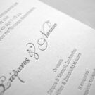 Προσκλητήριο Γάμου: Λεπτομέρεια Εκτύπωση Letterpress σε χακί χρώμα σε χαρτί βαμβακερό υπόλευκο_Κωδικός 5961