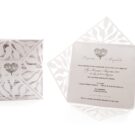 Προσκλητήριο Γάμου: Φάκελος τρυπητός Lasercut 16,4x16,4 εκατ. σε χαρτί λείο μεταλλιζέ (περλέ) λείο λευκό 250 γραμ., καρτάκι 5x5 εκατ. με θέμα δένδρο ζωής και καρδιά και Κάρτα σε χαρτί λείο μεταλλιζέ (περλέ) λείο λευκό 250 γραμ. με εκτύπωση μελάνι γκρι και θέμα δένδρο ζωής και καρδιά_Κωδικός 6120