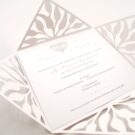 Προσκλητήριο Γάμου: Φάκελος τρυπητός Lasercut και Κάρτα με εκτύπωση μελάνι γκρι και θέμα δένδρο ζωής και καρδιά_Κωδικός 6120