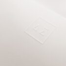 Προσκλητήριο Γάμου: Λεπτομέρεια Φάκελος κουκκίδα λευκό με μονογράμματα γκοφρέ_Κωδικός 6126