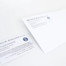 Σετ Φάκελλος 11x23 σε χαρτί conqueror λευκό με κλείσιμο αυτοκόλλητο και με εκτύπωση μελάνι μαύρο και μπλε - 2 χρωμία και business card (επαγγελματική κάρτα)