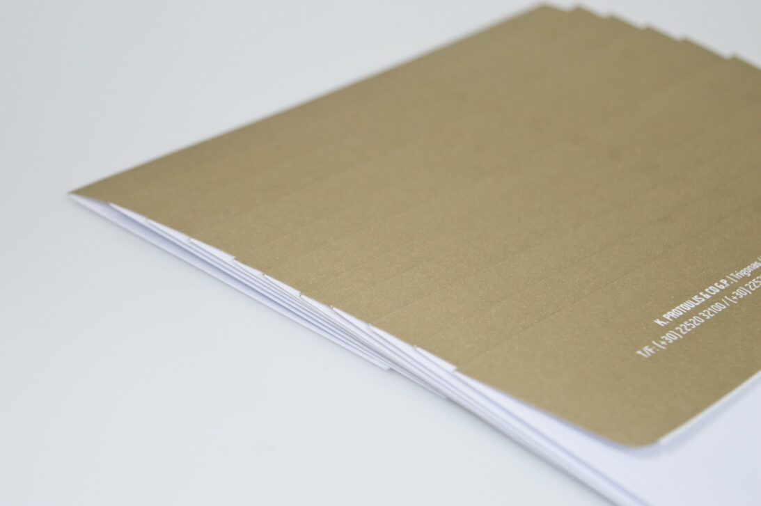 Φάκελος 11x23 με κλείσιμο αυτοκόλλητο με εκτύπωση μελάνι χρυσό full print (καπάκι φακέλλου) - 1 χρωμία