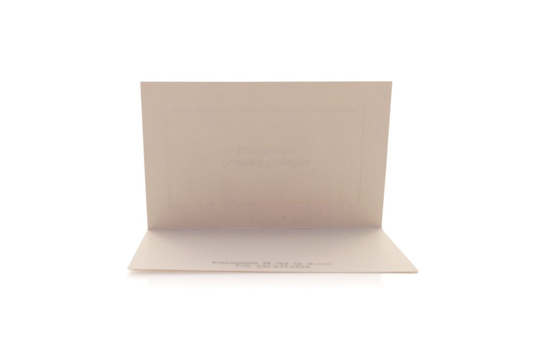 Οικογενειακή κάρτα (family card) δίπτυχη διάστασης 7x10,5 με γκοφρέ πλαίσιο σε χαρτί skin 280gram και εκτύπωση δύο όψεων (εσωτερικά και εξωτερικά) μελάνι μαύρο_εσωτερική πλευρά