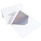 Σετ φακέλος φόδρα διάστασης 9,5x13 εκατ. με εσωτερικό χαρτί σοκολά και εξωτερικό λευκό γκοφρέ γραμμωτό και Οικογενειακή κάρτα (family card) δίπτυχη διάστασης 9x12,5 με γκοφρέ πλαίσιο σε χαρτί γραμμωτό και εκτύπωση ονομάτων εξωτερικά με μελάνι καφέ