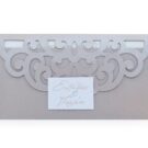 Προσκλητήριο Γάμου: Τρίπτυχο Lasercut 14x21 εκατ. σε χαρτί μεταλλιζέ (περλέ) λείο άμμου 250 γραμ., καρτάκι 4x6 εκατ. και Κάρτα σε χαρτί μεταλλιζέ (περλέ) λείο υπόλευκο 250 γραμ. με εκτύπωση μελάνι γκρι και άμμου_Κωδικός 6145