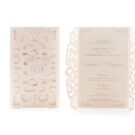 Φάκελος τρίπτυχος τρυπητός Lasercut 12,2 x 21,5 εκατ. μεταλλιζέ υπόλευκος και Κάρτα μεταλλιζέ υπόλευκη με καρτάκι 5x6 εκατ.