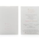 Προσκλητήριο Γάμου: Φάκελος τραβηχτός διάστασης 14,5x20,5 εκατ. γκοφρέ (ανάγλυφο) μπιμπικωτό λευκό 250γραμ. και μονογράμματα σε θερμοτυπία ροζ χρυσό με θέμα βέρες, ονόματα ζευγαριού και ημερομηνία και Κάρτα σε χαρτί (ανάγλυφο) μπιμπικωτό λευκό 250 γραμ. με εκτύπωση μελάνι γκρι και ροζ χρυσό και θέμα βέρες, μονογράμματα και ημερομηνία _Κωδικός 0017