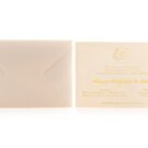 Προσκλητήριο Γάμος: Φάκελος διάστασης 16x22 εκατ. σε χαρτί μεταλλιζέ (περλέ) λείο υπόλευκο 120 γραμ. και Κάρτα σε χαρτί μεταλλιζέ (περλέ) λείο υπόλευκο 250 γραμ. με εκτύπωση χρυσοτυπία γυαλιστερή κείμενο και θέμα κύκλος με κλαδί_Κωδικός ΓΕΠ-0050