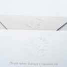 Λεπτομέρεια Προσκλητηρίου Γάμου: Φάκελος διάστασης 16x22 εκατ. σε χαρτί γκοφρέ γραμμωτό γκρι 160γραμ. με μονογράμματα και κλαδιά σε γκοφρέ εκτύπωση και Κάρτα σε χαρτί γκοφρέ γραμμωτό υπόλευκο 250 γραμ. με μονογράμματα και κλαδιά σε γκοφρέ εκτύπωση και κείμενο με εκτύπωση μελάνι γκρι_Κωδικός ΓΝΣ 3002